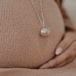 Eva baby feet gold | Bola zwangerschapsketting [ID-618] - Afbeelding 4